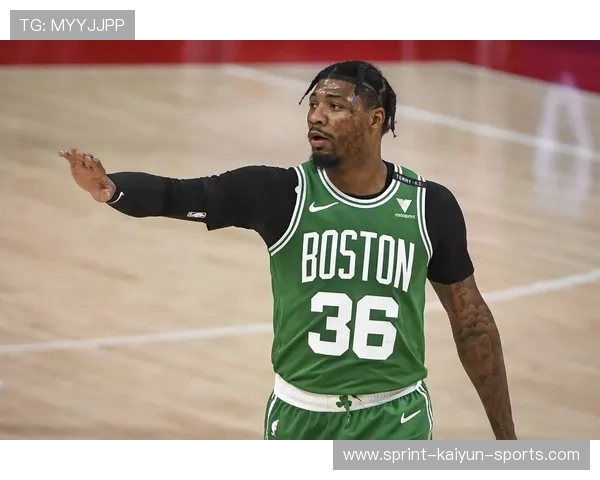 凯尔特人斯玛特反击上篮，迅速带动进攻节奏